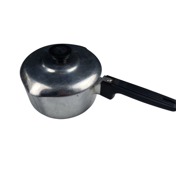 Vintage Magnalite GHC 2 Quart/2 Liter Pot with Lid Double Pour Spouts Made USA - Picture 1 of 10